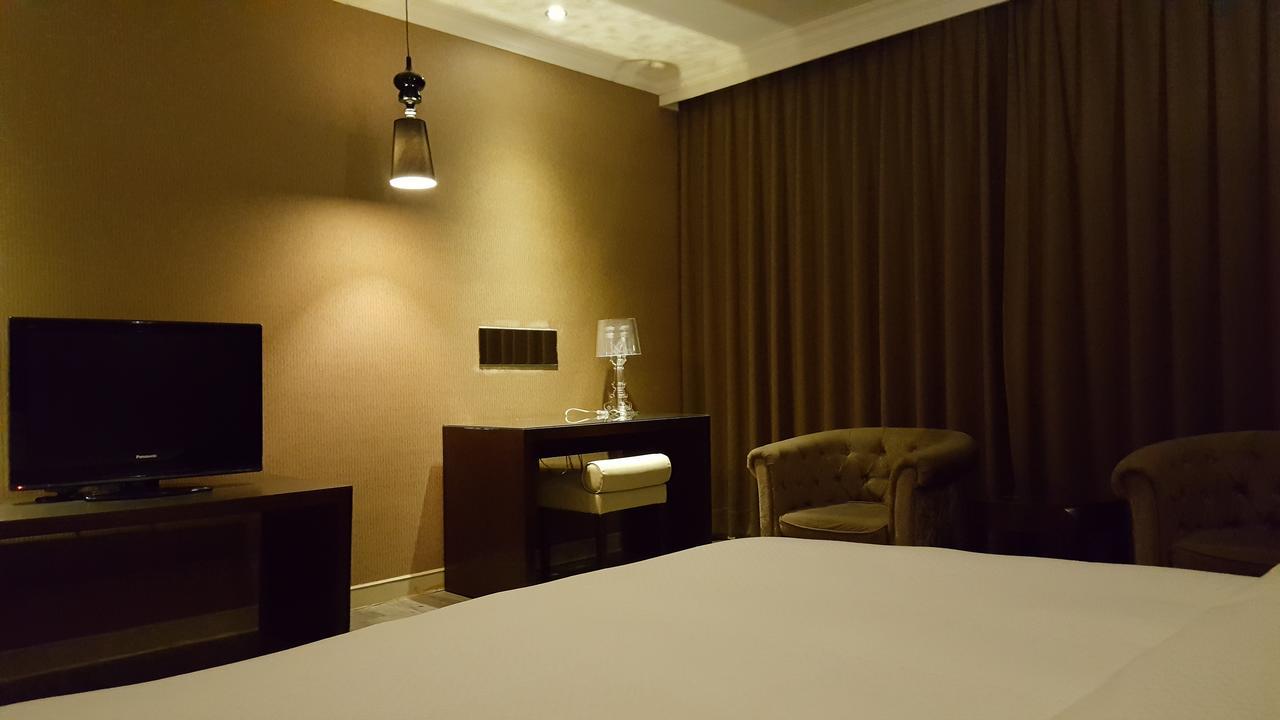 The Riverside Hotel & Motel Kaohsiung Exterior foto