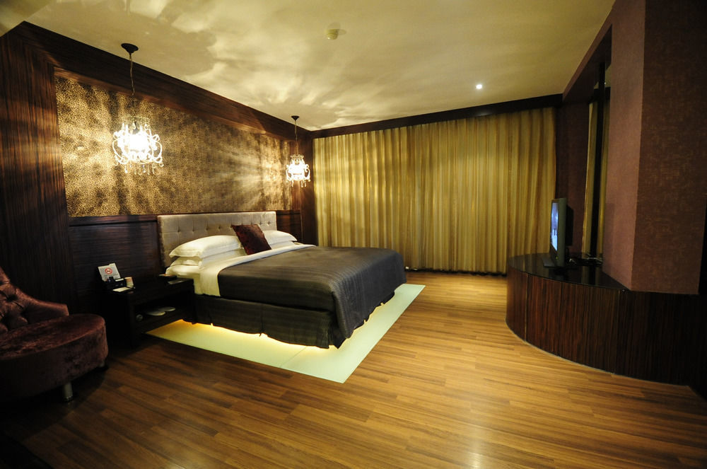 The Riverside Hotel & Motel Kaohsiung Exterior foto